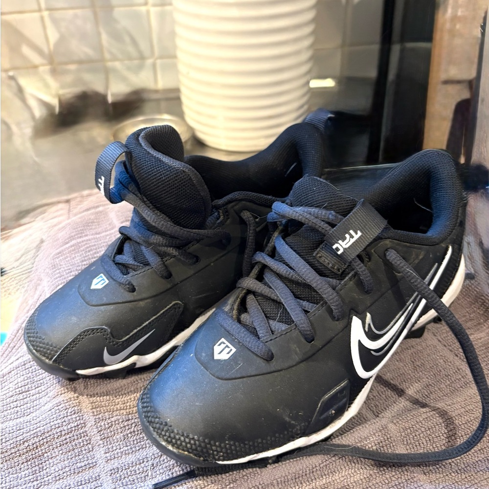 Nike Boys Baseball Cleats - size 13 (little kid)